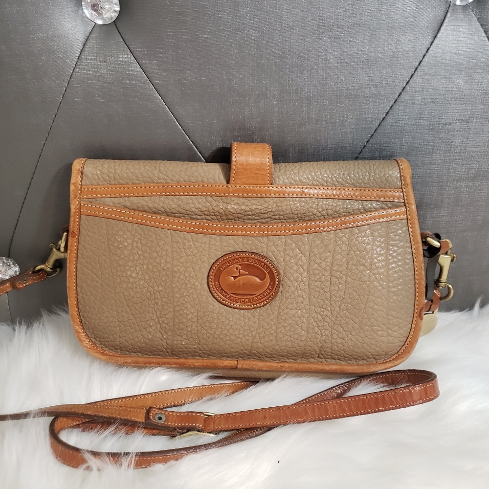 Dooney & Bourke crossbody tan/brown all leather